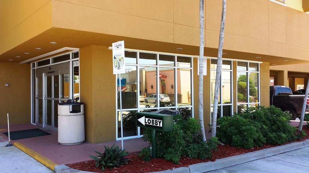 Cocoa Beach Suites Hotel Eksteriør billede
