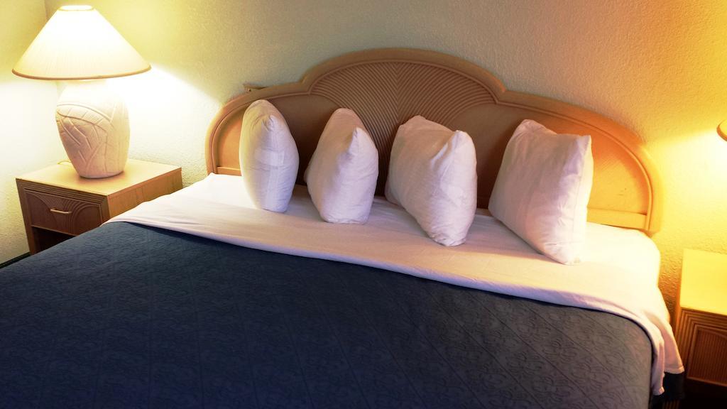 Cocoa Beach Suites Hotel Eksteriør billede